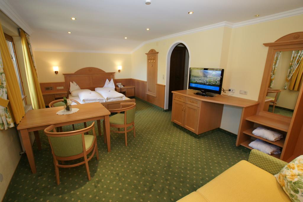 Hotel Garni Erler Майрхофен Экстерьер фото