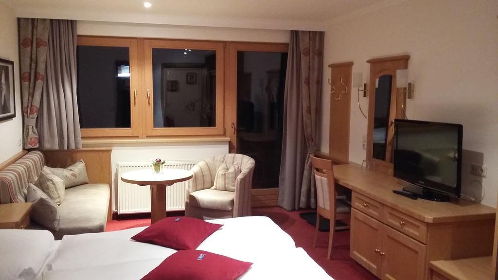 Hotel Garni Erler Майрхофен Экстерьер фото